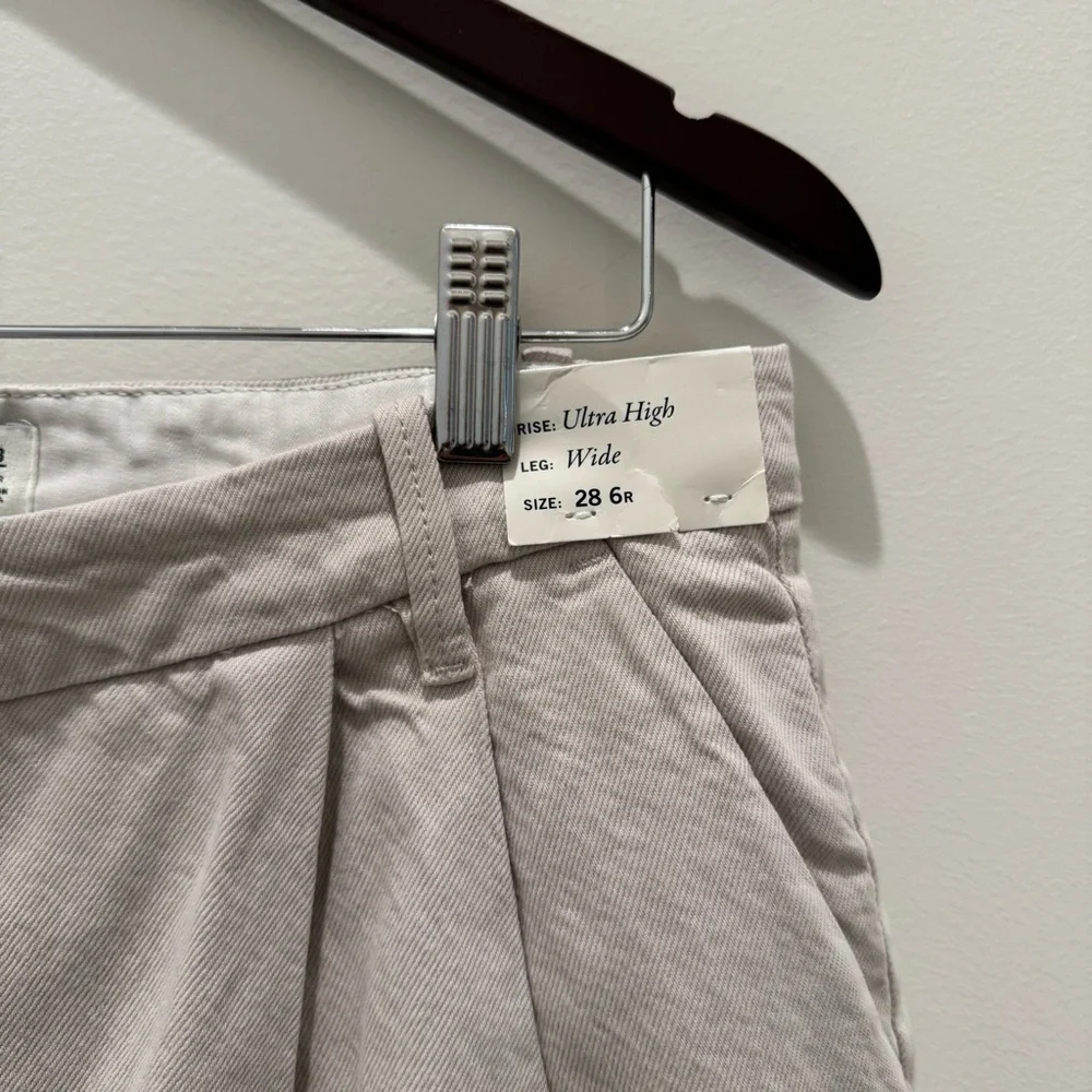 NWT Abercrombie & Fitch Pleated Cotton High Rise Wide Leg Trouser Tan
Size 28/6R - Picture 4 of 8